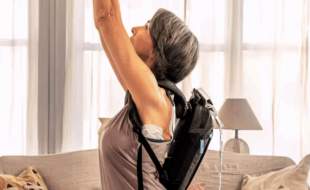 ژاپن دستگاه پوشیدنی آپتون لوآ را برای درمان نوعی سرطان ریه تائید کرد