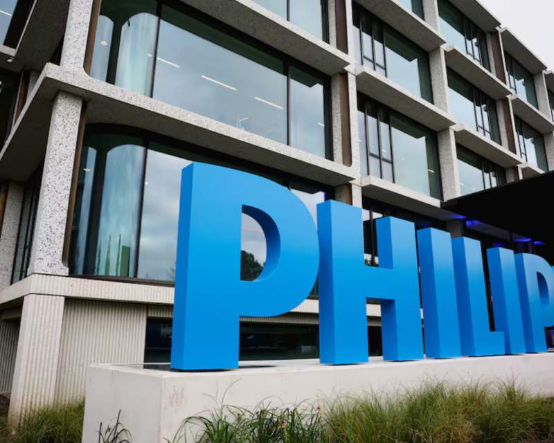 عدم رعایت استانداردهای تولید در سه کارخانه فیلیپس