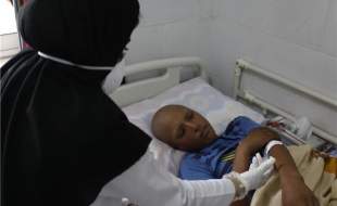 رقابت سرطان و درمان؛بیماران سرطانی در انتظار رادیوتراپی که خاک می خورد