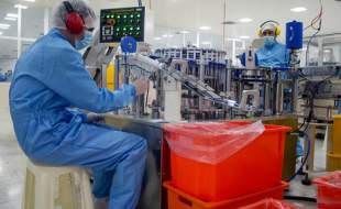 تعدیل نیرو و تعطیلی برخی خطوط تولید تجهیزات پزشکی