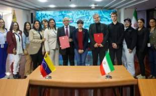 خط تولید تجهیزات پزشکی ایران در ونزوئلا راه‌اندازی می‌شود