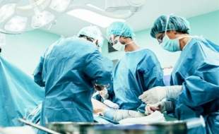 استفاده از فناوری‌های پیشرفته برای درمان تومورهای بدخیم و بازسازی با پروتزهای سفارشی