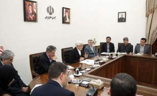 تقدیر عارف از خدمات کادر درمان به مجروحان و حادثه‌دیدگان دی‌ماه